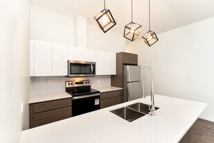 The Trax in Edmonton, AB - Building Photo