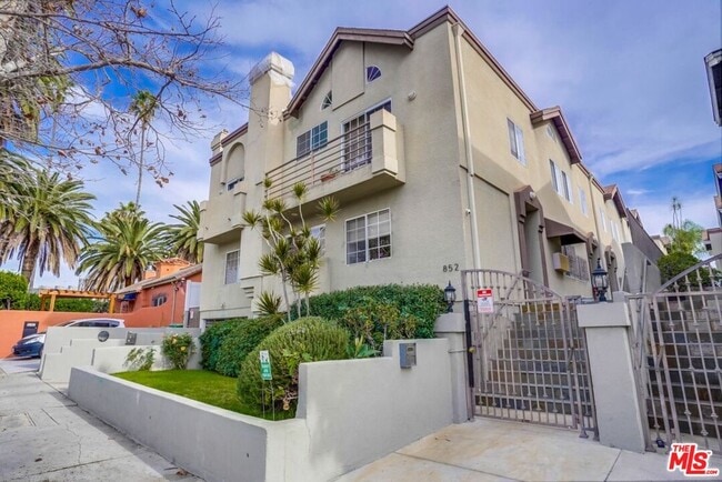 property at 852 N Poinsettia Pl