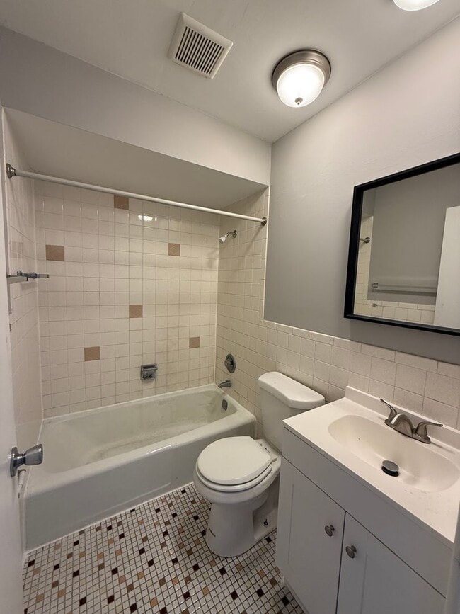 7650 W Altgeld St in Elmwood Park, IL - Building Photo - Building Photo