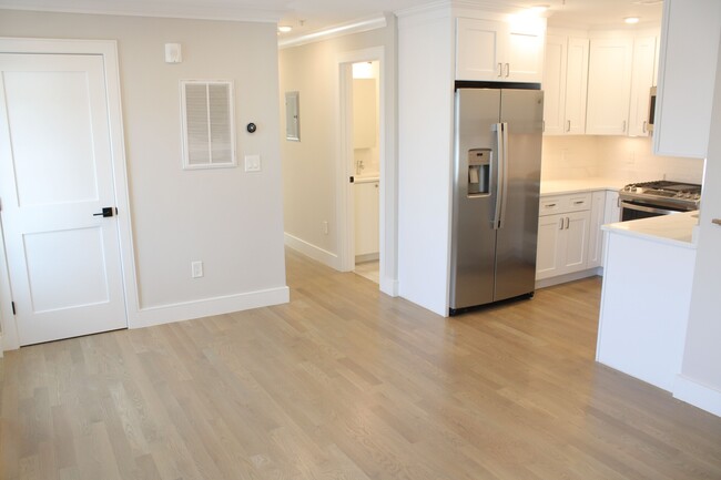 303 Maverick St, Unit 2-bed 2 bath in Boston, MA - Building Photo - Building Photo