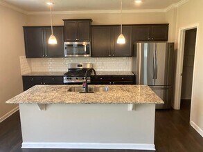 6835 Lake Overlook Ln in Flowery Branch, GA - Building Photo - Building Photo