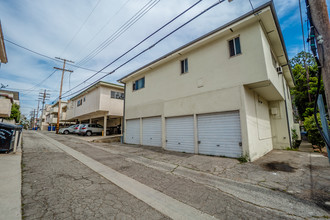 11747 Mayfield Ave in Los Angeles, CA - Building Photo - Building Photo