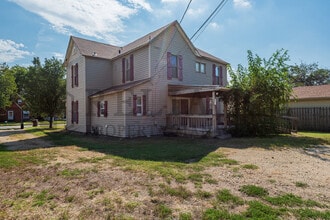 421 N Meridian Ave in Wichita, KS - Foto de edificio - Building Photo