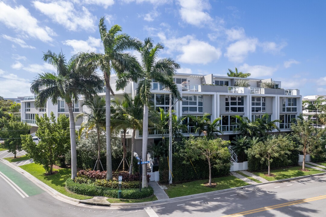 9870 E Bay Harbor Dr in Bay Harbor Islands, FL - Building Photo