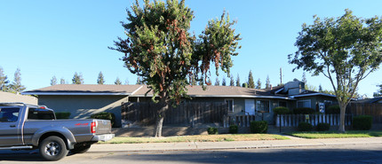 3305 #'s A-D Windmill Dr in Manteca, CA - Building Photo - Building Photo