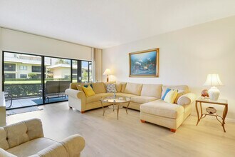 275 S Beach Rd in Tequesta, FL - Foto de edificio - Building Photo