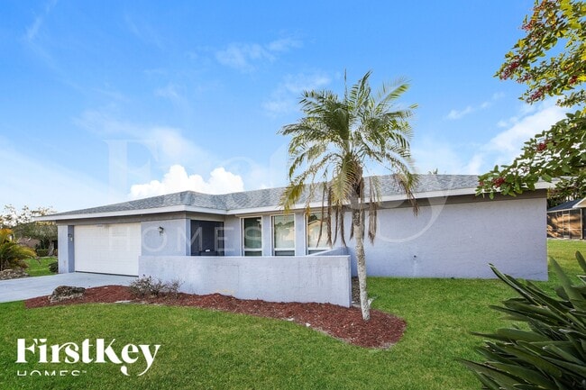 3922 SE 2nd Ave in Cape Coral, FL - Foto de edificio - Building Photo