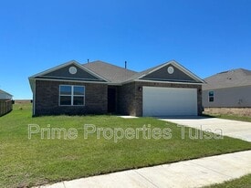 1009 W Abilene Rd in Claremore, OK - Building Photo