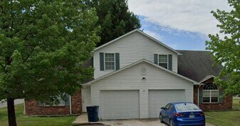 103 S Woods Ct in Ashland, MO - Building Photo