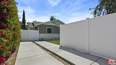 13842 Hamlin St in Los Angeles, CA - Building Photo - Building Photo