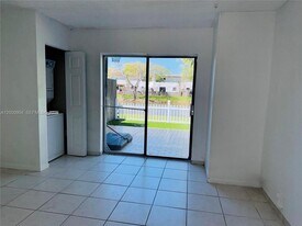 6970 SW 110th Pl in Miami, FL - Building Photo