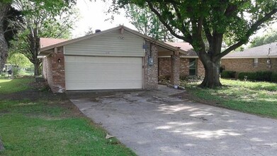 1230 Elsmere Dr in Duncanville, TX - Building Photo - Building Photo