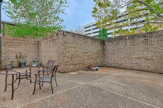 2555 Bering Dr in Houston, TX - Building Photo - Building Photo