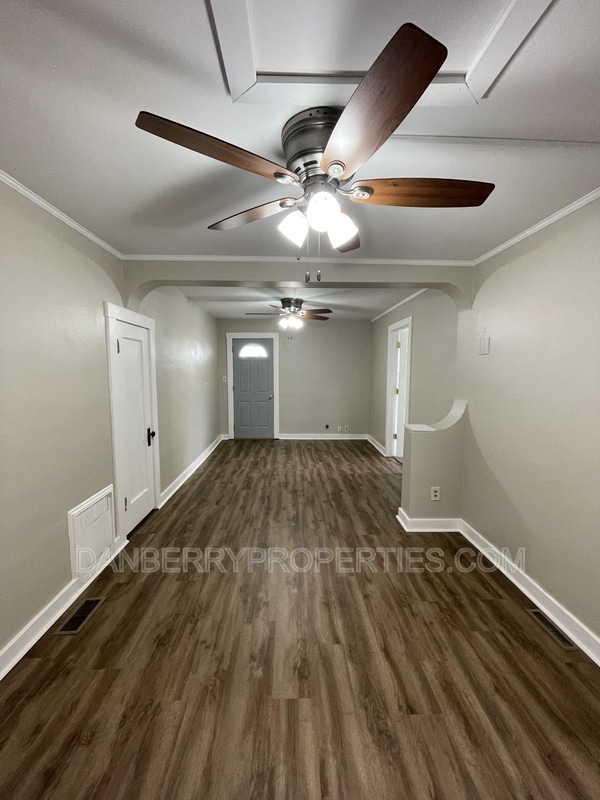 220 N Main St in Arlington, OH - Foto de edificio - Building Photo