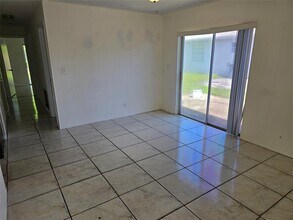 433 SW 61st Terrace in Margate, FL - Foto de edificio - Building Photo