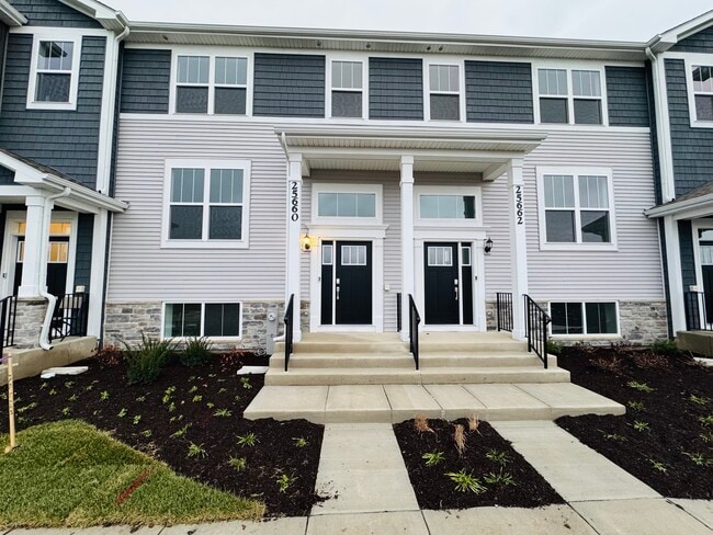 25660 W Yorkshire Dr in Plainfield, IL - Building Photo - Building Photo