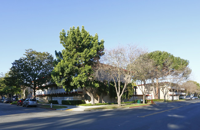 Shoreline Village in Mountain View, CA - Building Photo - Building Photo