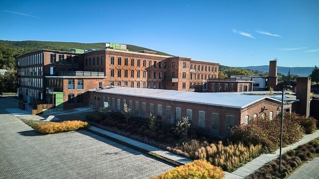 520 State Rd, Unit 205 in North Adams, MA - Building Photo - Building Photo