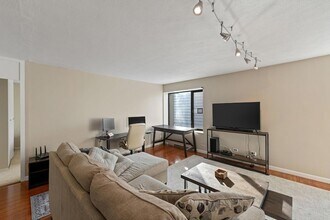 19 S 1st St in Minneapolis, MN - Building Photo - Building Photo