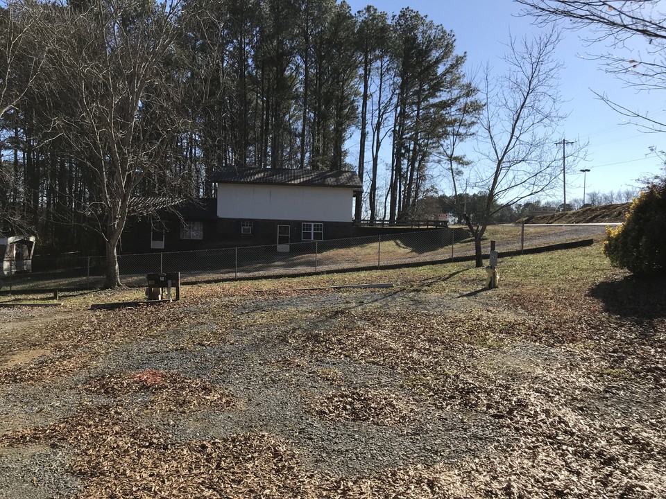 Little Creek Rentals,Apt,Mhp, house,RV Lots in Calhoun, GA - Building Photo