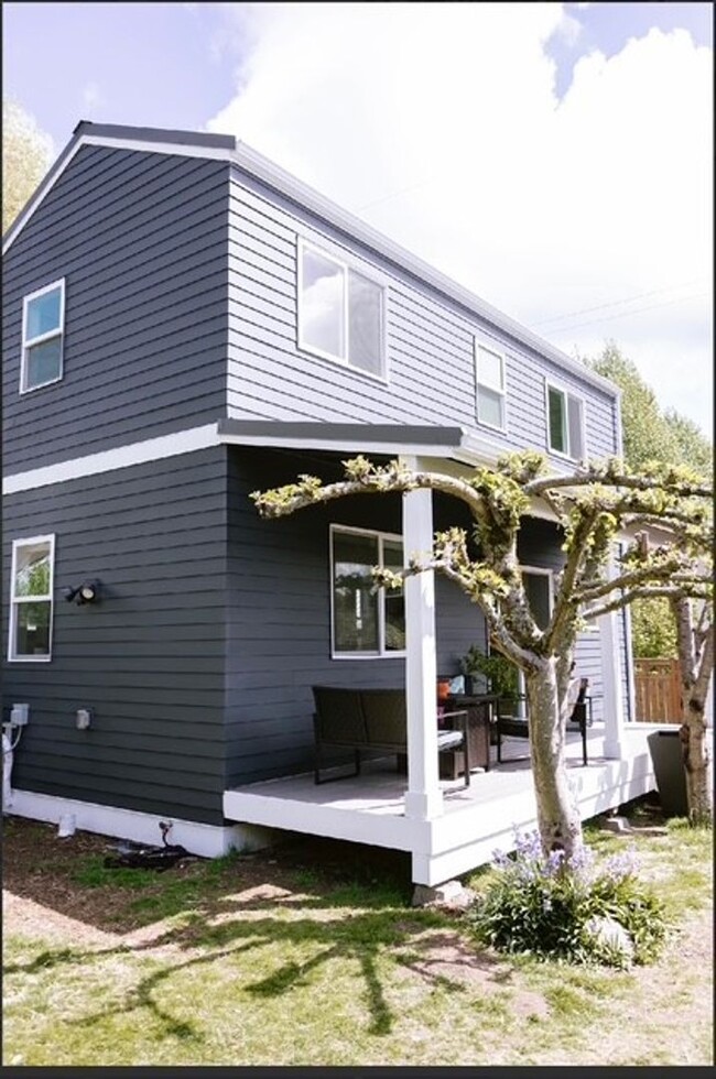 7538 Mary Ave NW in Seattle, WA - Building Photo - Building Photo