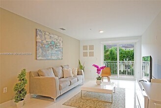 10950 NW 82nd St in Doral, FL - Foto de edificio - Building Photo