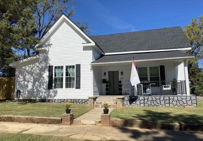 900 W Race Ave, Unit A
