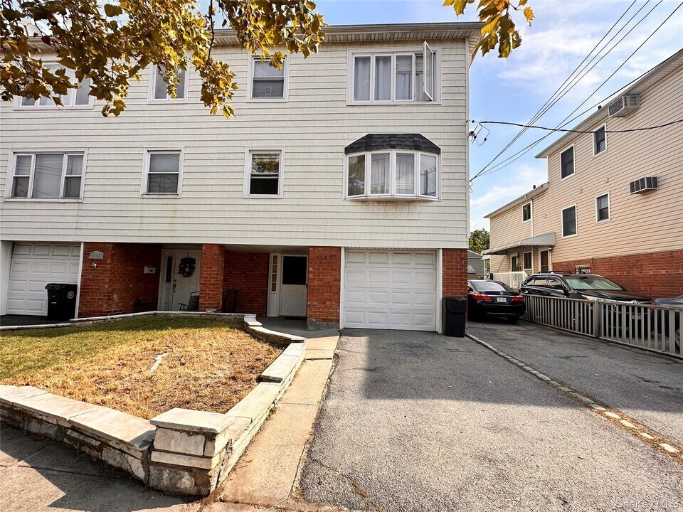 15-83-83 208th Pl in Queens, NY - Building Photo