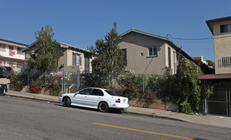 908 Everett St. Apartments