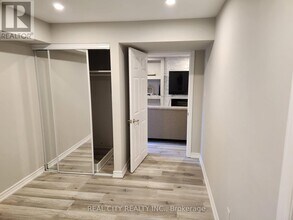 2364 Equestrian Cres in Oshawa, ON - Building Photo - Building Photo