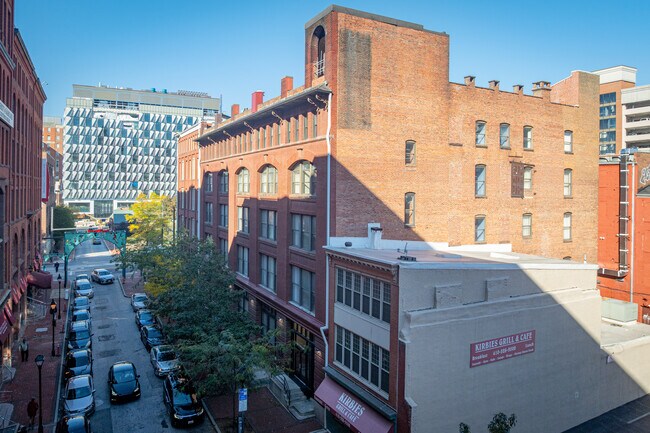 Redwood Square Apartments in Baltimore, MD - Building Photo - Primary Photo