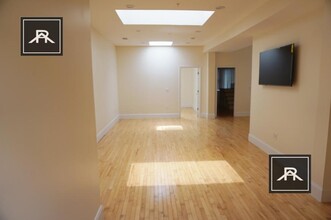 1030 Commonwealth Ave in Boston, MA - Building Photo - Building Photo