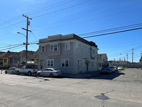 3403 San Leandro St in Oakland, CA - Building Photo - Building Photo