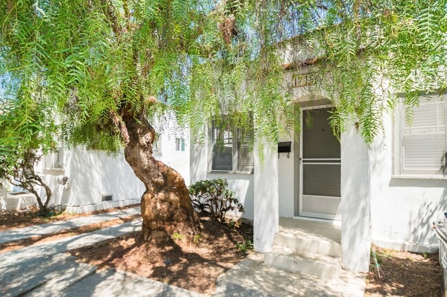 property at 1718 Loma Dr