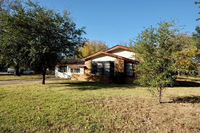 3401 Princeton Dr in Irving, TX - Building Photo - Building Photo