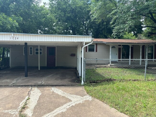 property at 1624 E Mulberry St