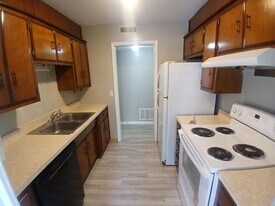 106 N McKinley Ave in Muncie, IN - Building Photo