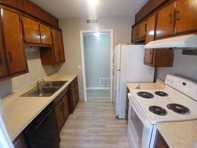 106 N McKinley Ave in Muncie, IN - Foto de edificio - Building Photo