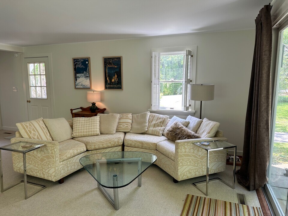 5 Glendale Rd in Stockbridge, MA - Building Photo