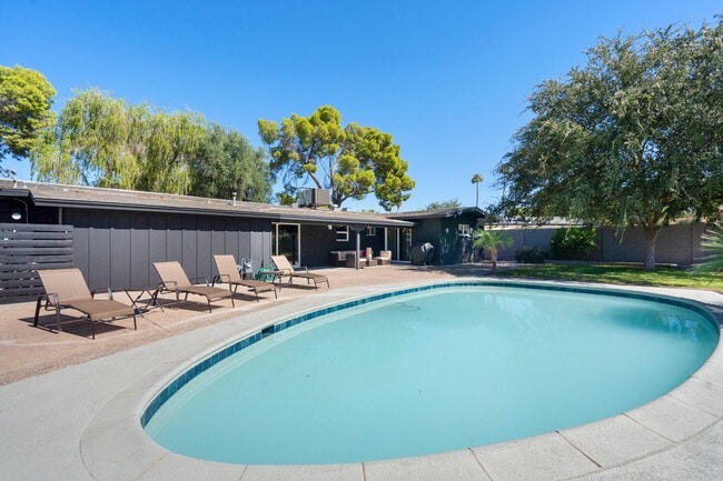 1117 E Nicolet Ave in Phoenix, AZ - Foto de edificio - Building Photo