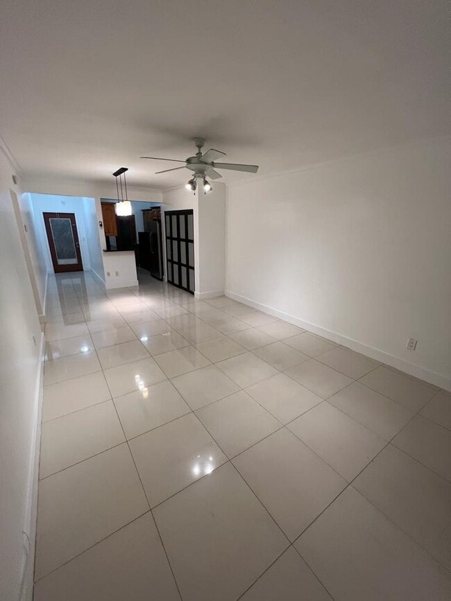 1560 NE 127th St, Unit 113 in North Miami, FL - Building Photo - Building Photo