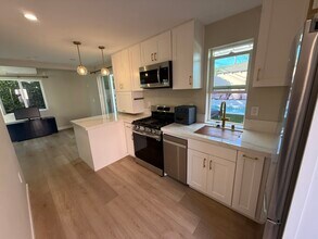 8507 Croydon Ave in Los Angeles, CA - Building Photo - Building Photo