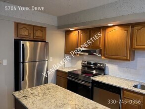 5704 York Dr in Lyndhurst, OH - Building Photo - Building Photo