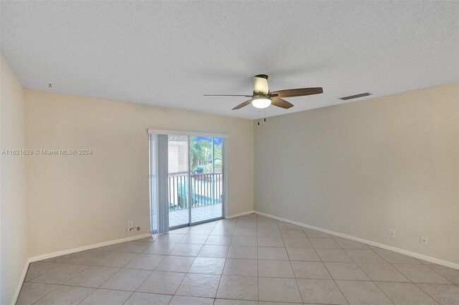 101 E McNab Rd in Pompano Beach, FL - Building Photo - Building Photo