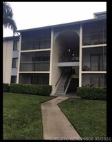 1105 Green Pine Blvd in West Palm Beach, FL - Building Photo