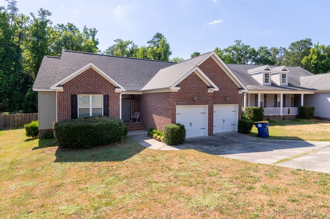 862 Tyler Woods Dr in Grovetown, GA - Building Photo - Building Photo