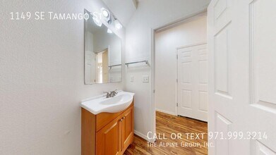 1149 SE Tamango St in Hillsboro, OR - Foto de edificio - Building Photo