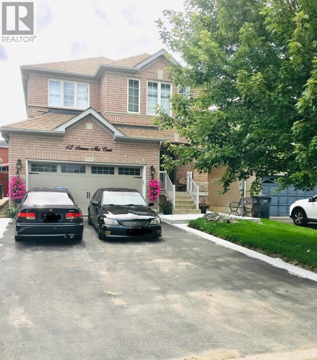 42 Summer Mist Ct in Brampton, ON - Building Photo