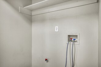 5243 Huntington Dr in Los Angeles, CA - Building Photo - Building Photo