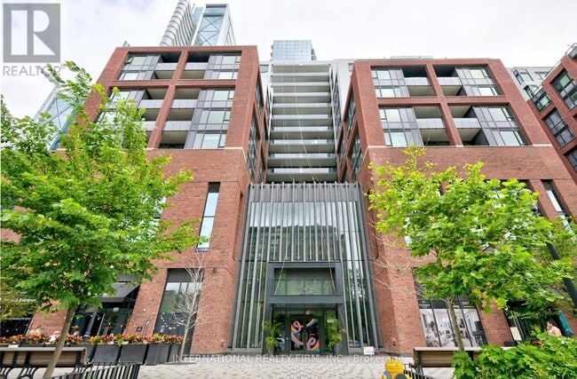 property at 425-425 Wellington St W
